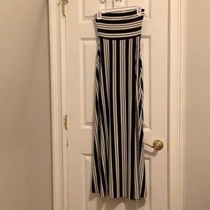 NWT Banana Republic XS White/Black Maxi-Dress
